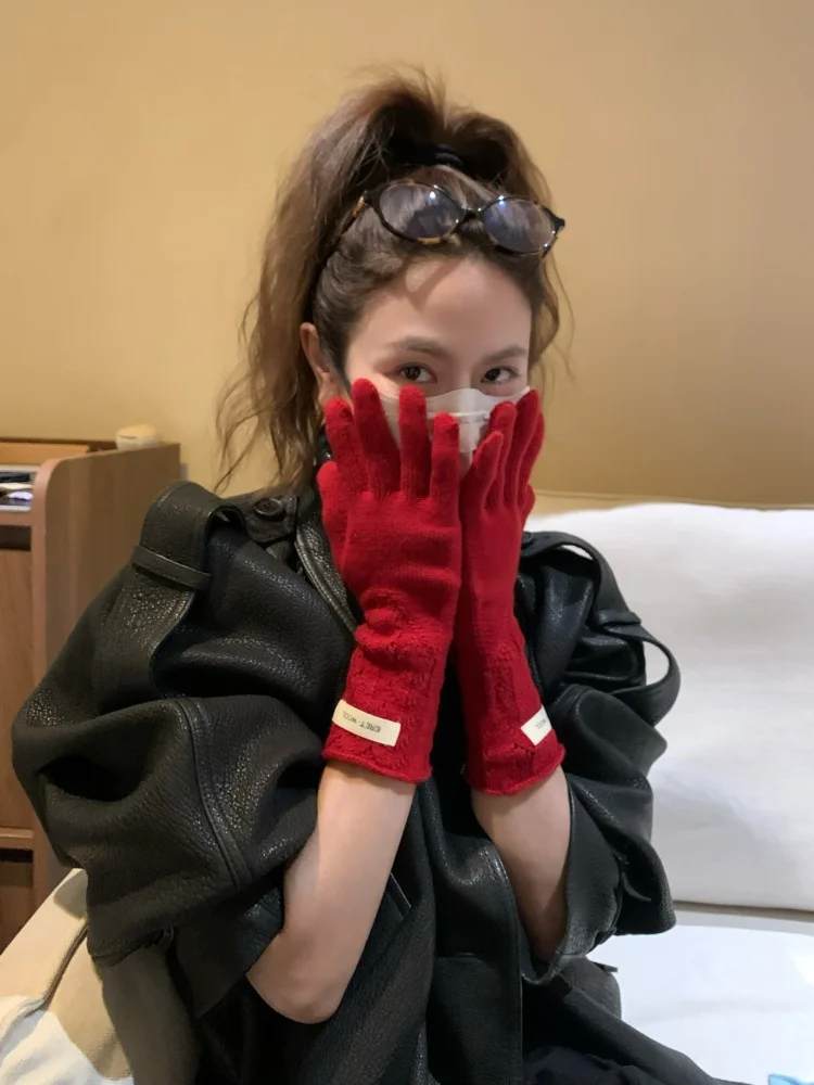 羊毛混紡ニット手袋：スマホをしっかり収納できる秋冬向け長めデザイン
