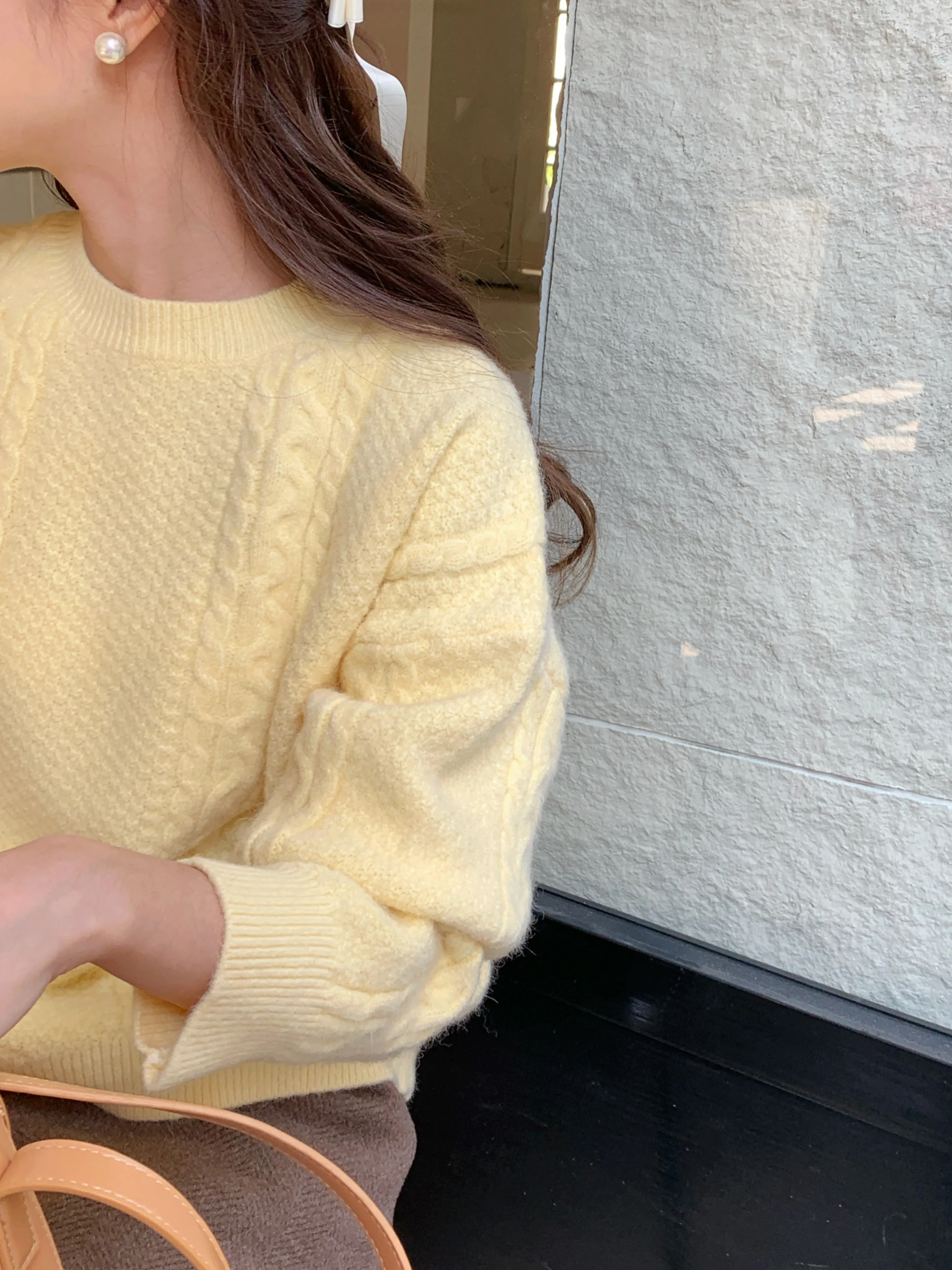 4月に買うべきニットは、厚手のルーズセーターが正解？