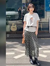 レトロな犬デザインのグレーTシャツ【コットン100%・ラウンドネック・カジュアル】