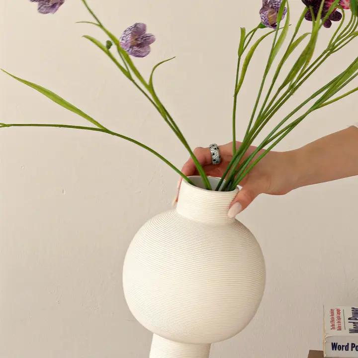 洗練された北欧風陶土花瓶【デスクトップ装飾・インテリア向け・造花対応】