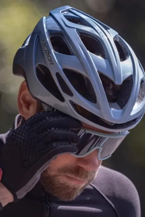 自転車用エアロヘルメット【通気性・安全設計・ロードバイク・マウンテンバイク対応】