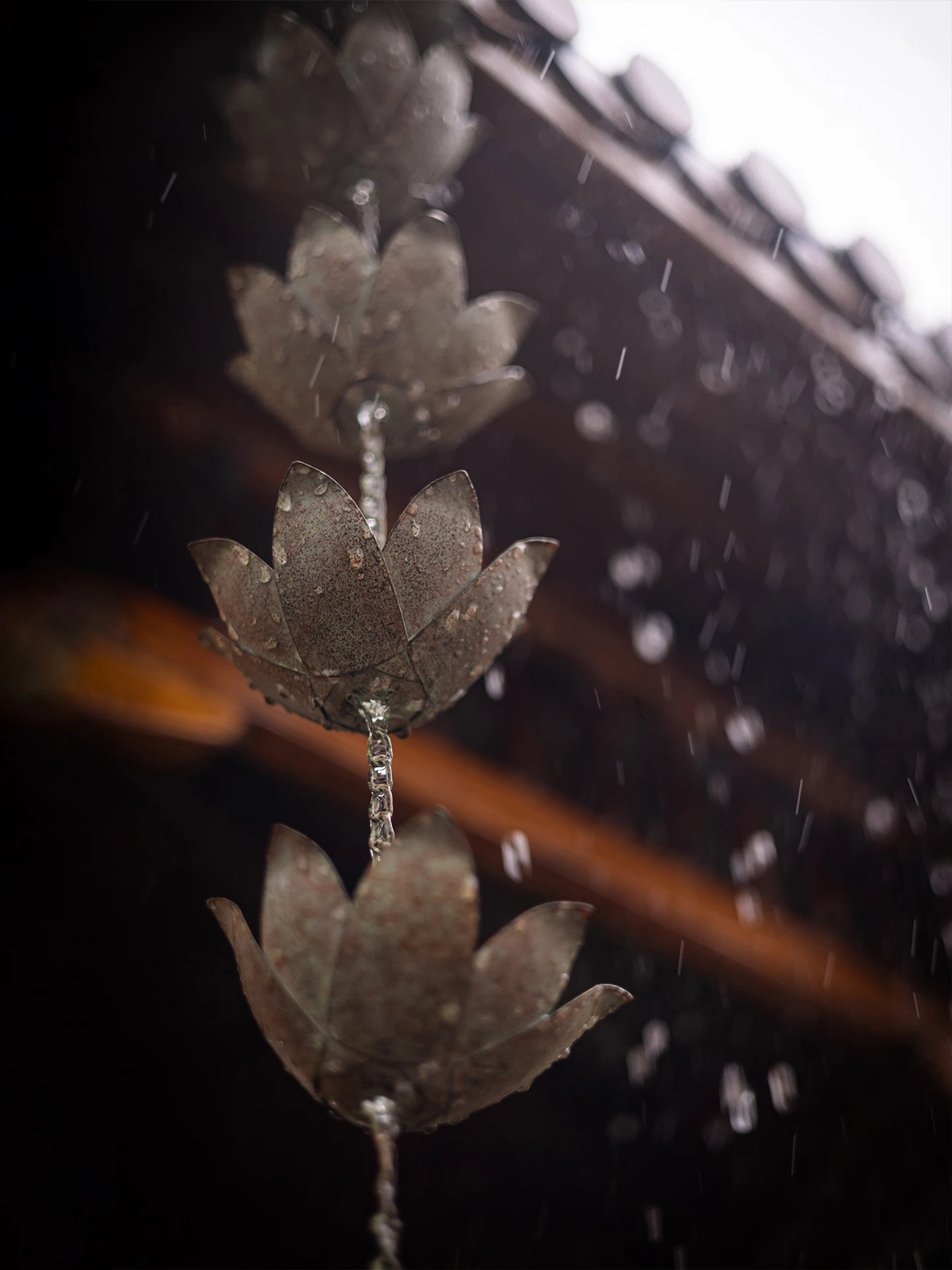 あつ森の別荘で心を落ち着かせるには？風雨チェーン飾りの選び方と使い方