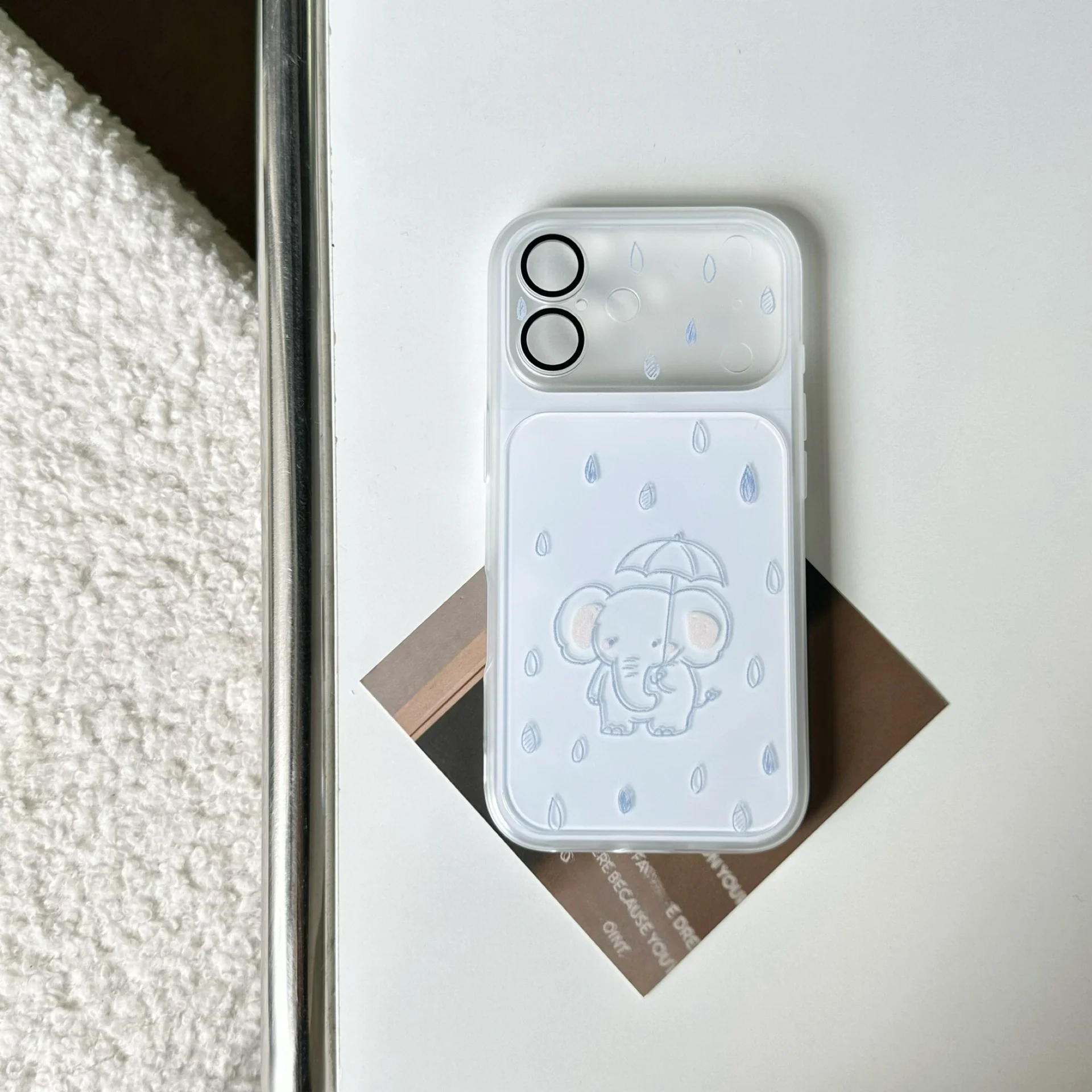 iPhone12mini に合うケースはどれがおすすめ？雨の日にぴったりな小象デザインが話題！