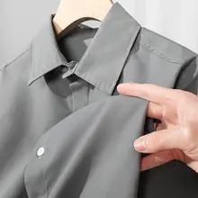 浅灰色の重厚感ある春用長袖襟付きシャツ【シンプル・カジュアル・男士向け】