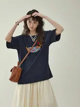 デザイン性の高い小犬パッチ付き Tシャツ【ラウンドネック・五分袖・カジュアル】