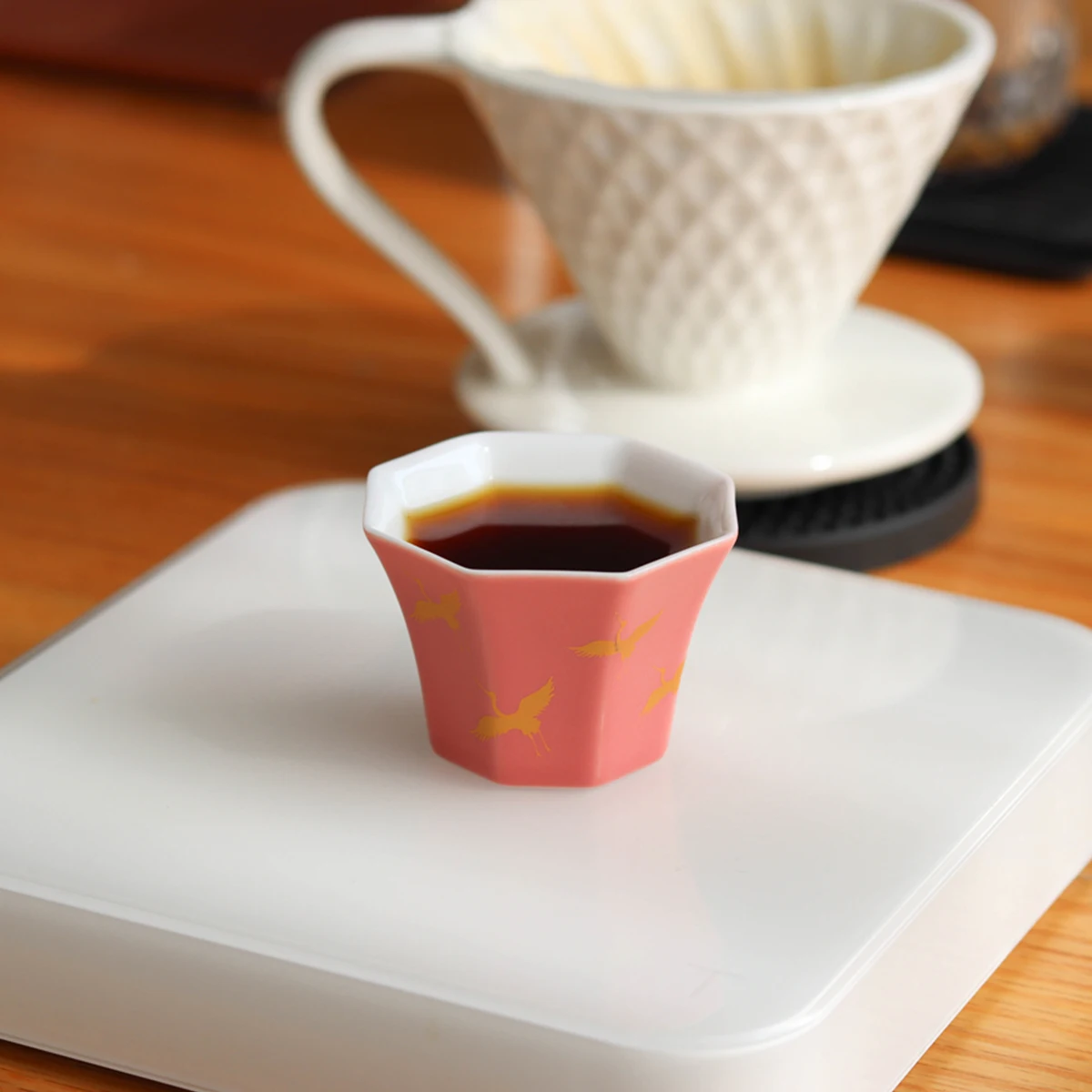 シッピーカップとは？エレガントな陶製コーヒーカップの実際の使い方と特性