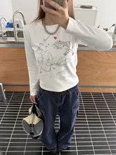 リボンプリントのタイトフィット長袖Tシャツ【女性用・ストレッチ・インナー】