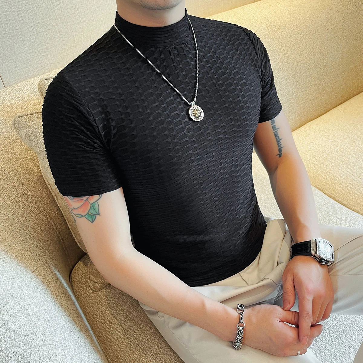 ショートスリーブtシャツの素材とフィット感：修身型の春夏用デザインを徹底解説