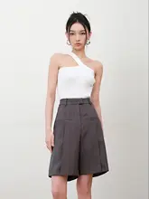 上品でセクシーなアシンメトリーデザインのニットタンクトップ【肩出し・洗練された雰囲気】