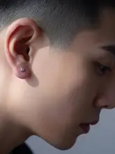 シンプルなデザインの男女兼用ミニピアス【ダンベル風・カジュアルスタイル】