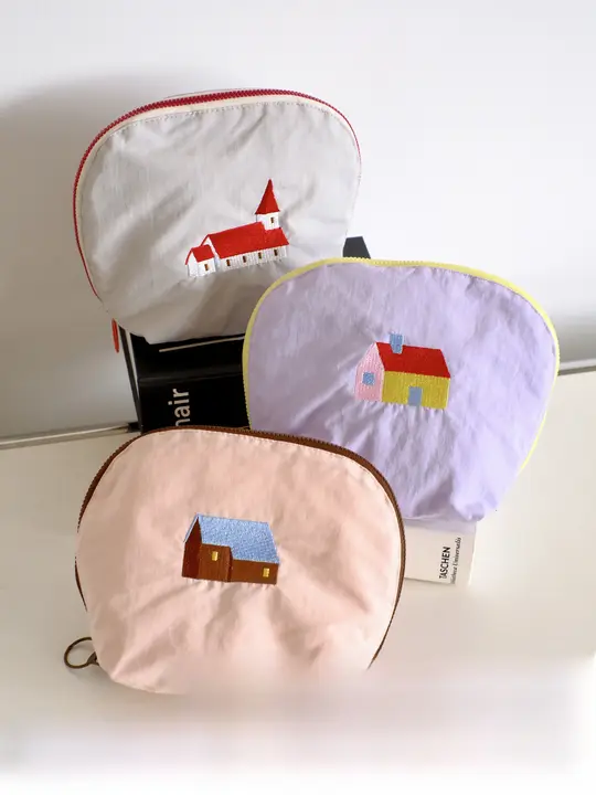刺繍入り 旅行用洗面ポーチ【小型・家のデザイン】