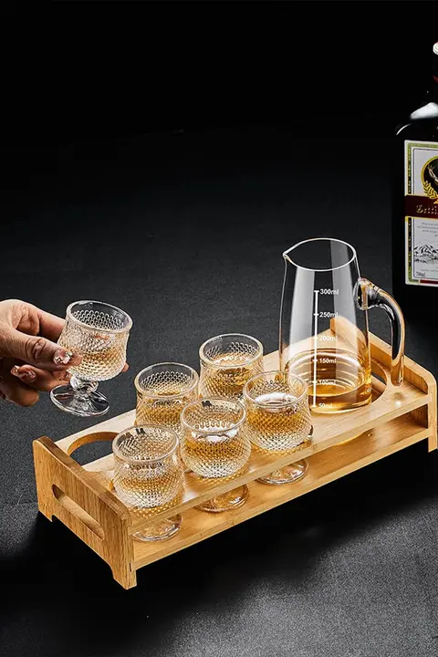 厚手ガラス製の家庭用酒杯【一口サイズ・おしゃれなデザイン】（セットアップ対応）