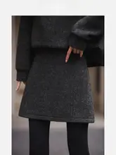 グレーのファッショナブルなフード付きトップスとスカート【加厚・ウィンター用・小柄女性向け】（セットアップ対応）