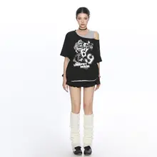 グラフィティデザインのオフショルダーショートスリーブTシャツ【夏用・ゆったりフィット】（セットアップ対応）