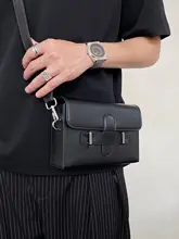 上質感漂う メンズミニショルダーバッグ【デザイン性の高いフラップ型】
