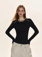 シンプルデザインの長袖Tシャツ【ウィメンズ・スリムフィット・春用】