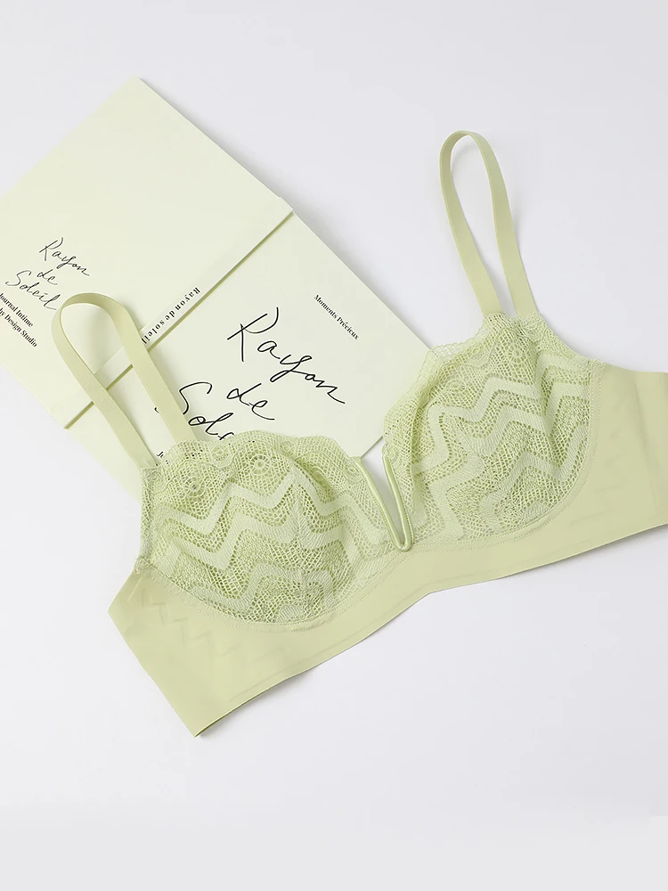 夏用深Vネックレースブラジャーの買い替え時期はいつか？