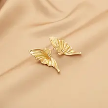 ユニークデザインのバタフライウィングイヤリング【メタリック・ノーピアス・女性用】