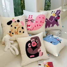 可愛いカートゥーンデザインの刺繍クッションカバー【子供部屋・リビング・オフィス用・雪尼ール素材】
