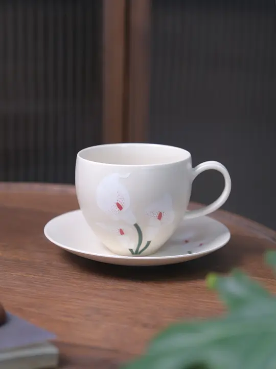 手描きデザインのコーヒーカップ＆ソーサー【陶器・アフタヌーンティー用・贈り物に最適】（セットアップ対応）