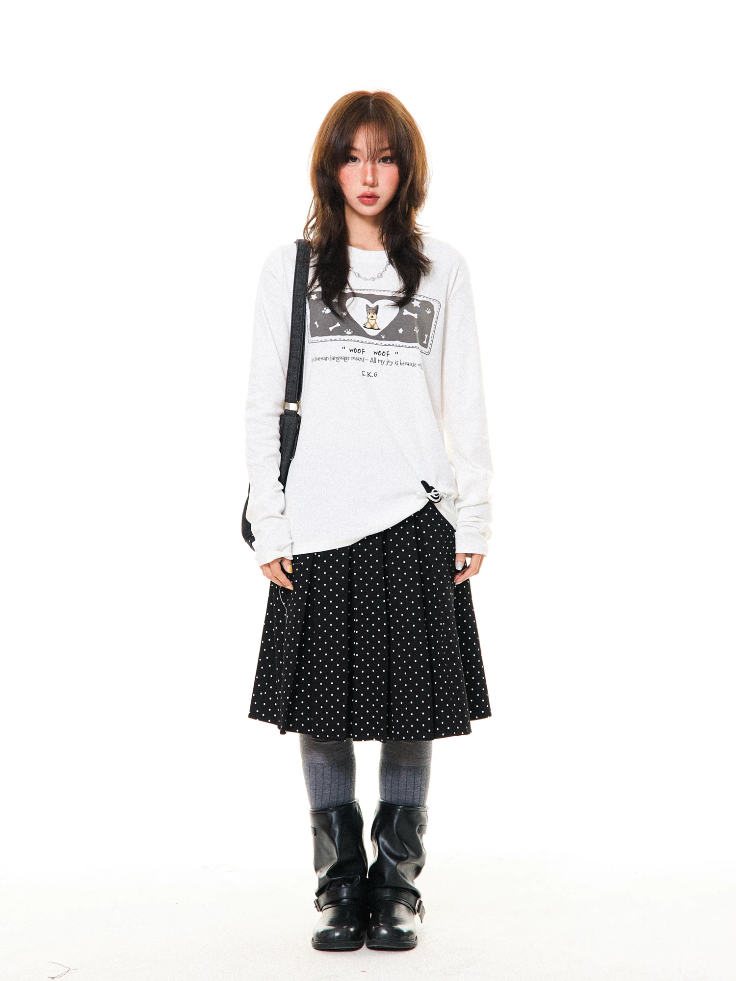 小犬のプリント入り丸首長袖Tシャツ【春用・フィット・女性用】