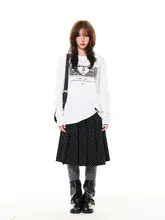 小犬のプリント入り丸首長袖Tシャツ【春用・フィット・女性用】