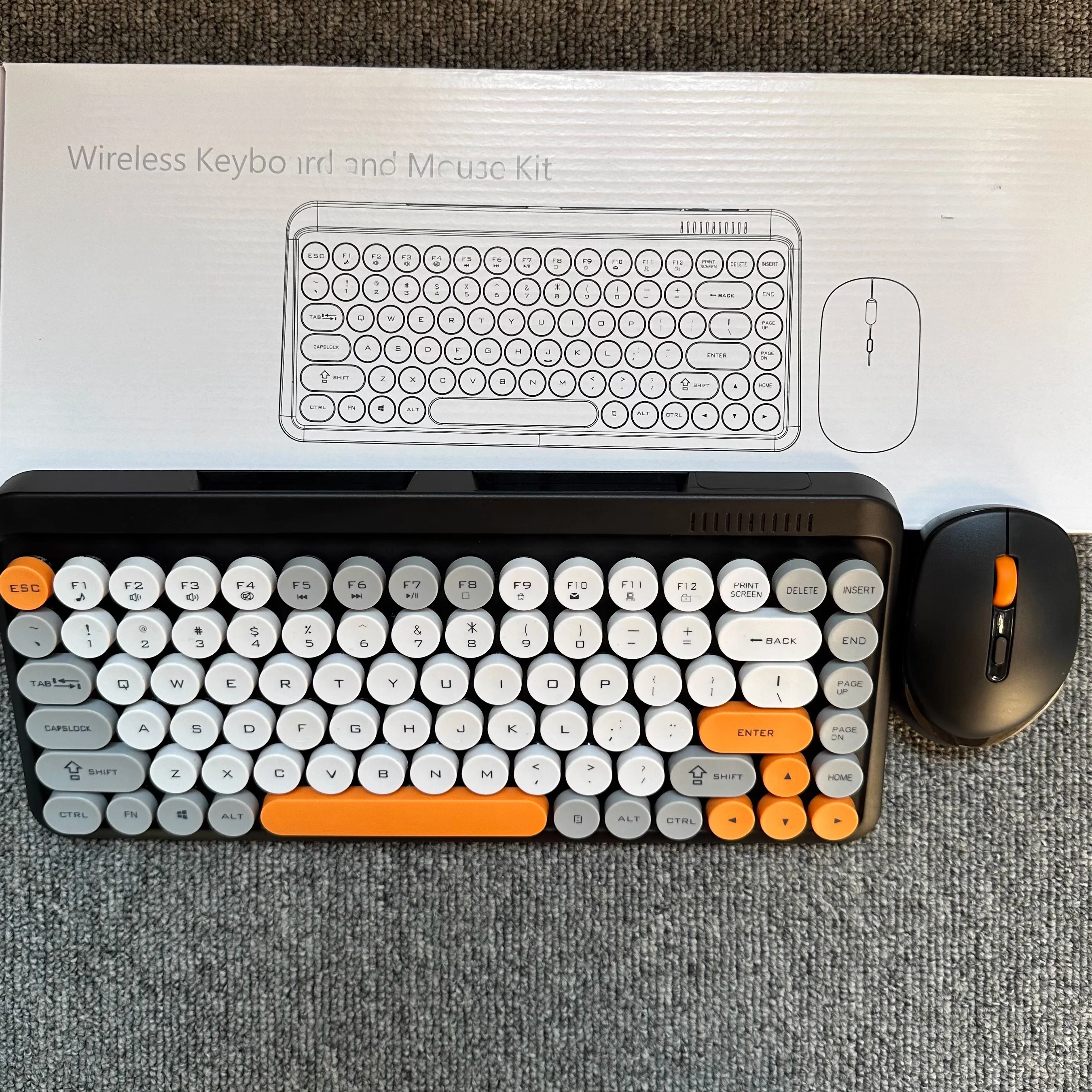 コンパクトワイヤレスキーボードセットアップで在宅ワーク環境を低コストに整備