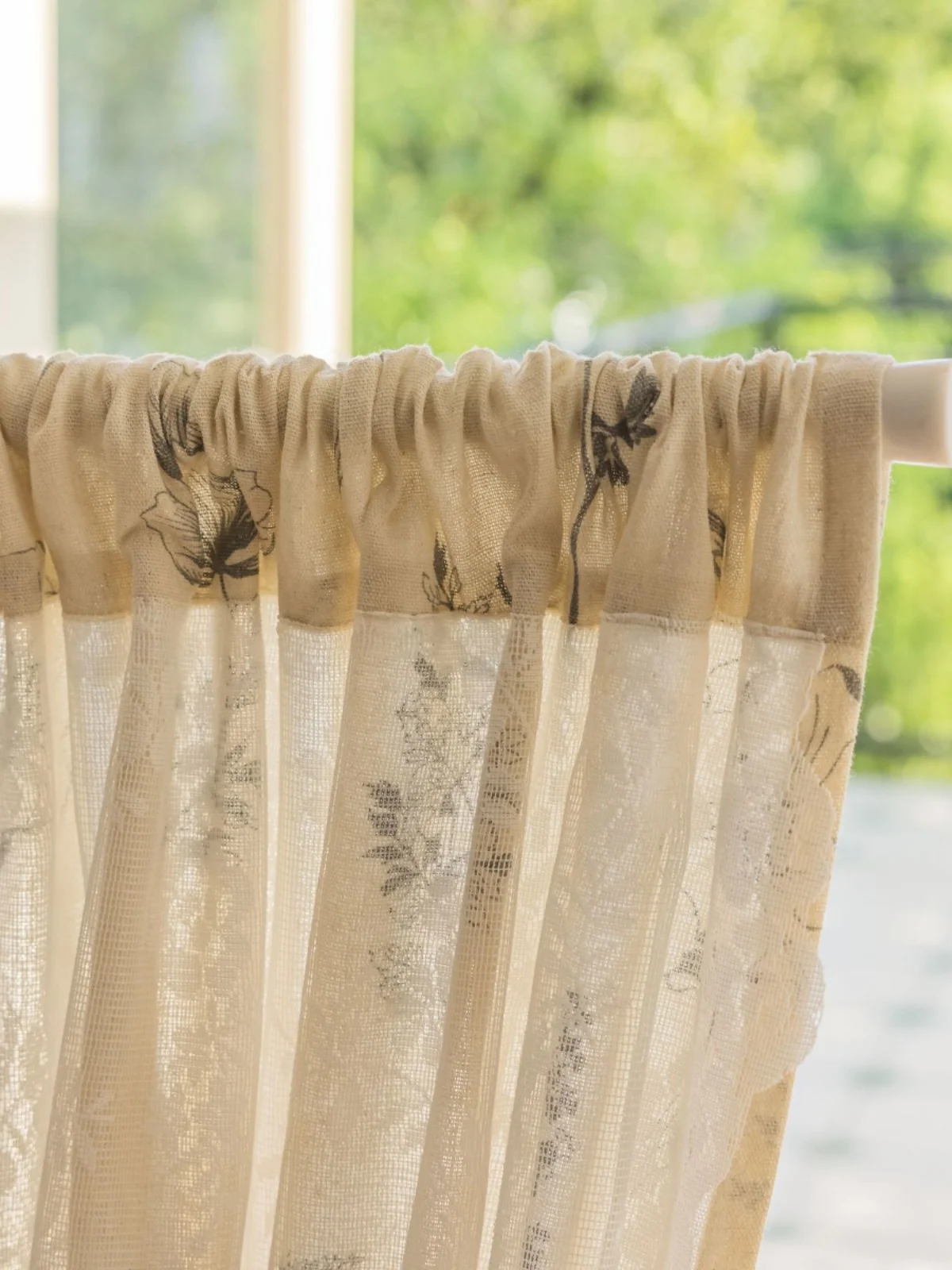 カーテンをシンプルにしたいなら、このレトロな米色印花が救う！