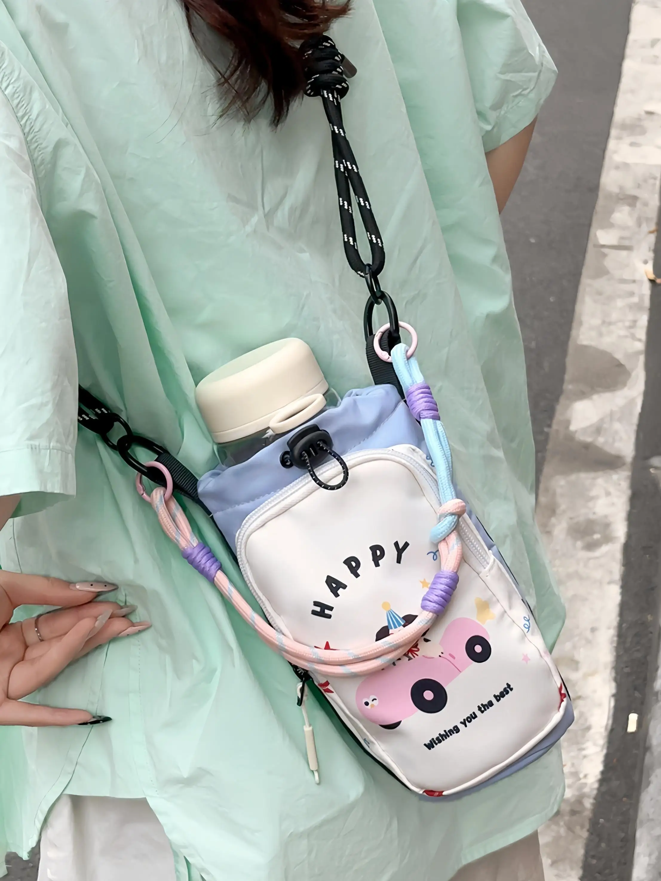 通勤の終わりに差し込む、ちょっとした「甘さ」が心を癒すミニスマホポーチは？
