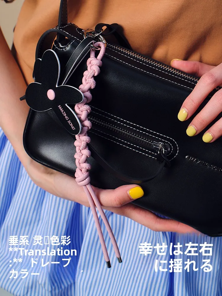 リボン バッグ チャーム：花モチーフのハンドバッグアクセサリーの実用性と選定基準