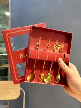 可愛いカートゥーンデザインのカトラリーセット【お祝い用・ライオンと招き猫デザイン・ギフトボックス入り】