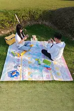 携帯用ピクニックマット【折りたたみ・防湿・厚手・アウトドア・ビーチ・キャンプ用】（セットアップ対応）