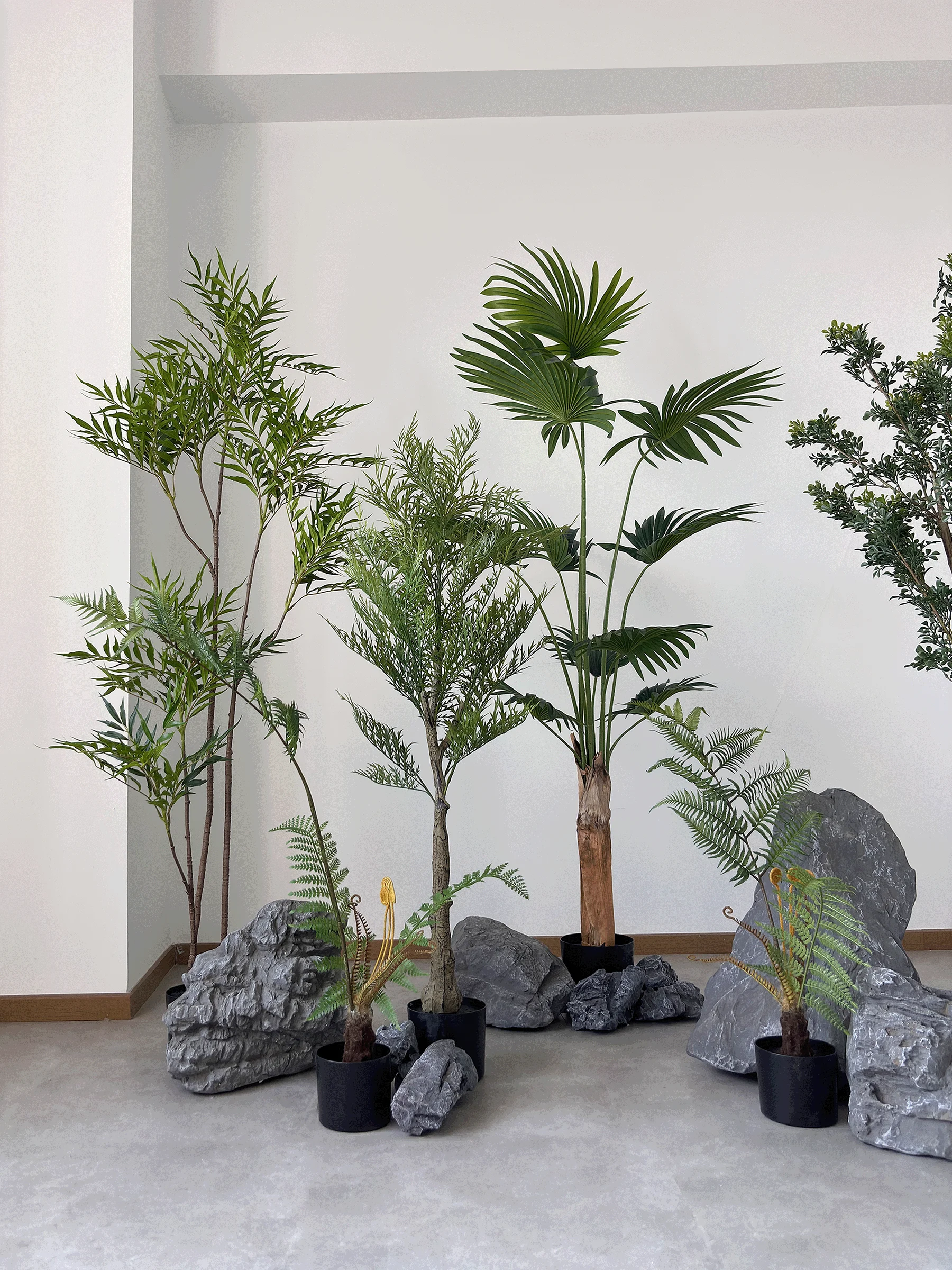 リアルな観葉植物風アーチ型ポット：インテリアに自然な雰囲気を演出する装飾品