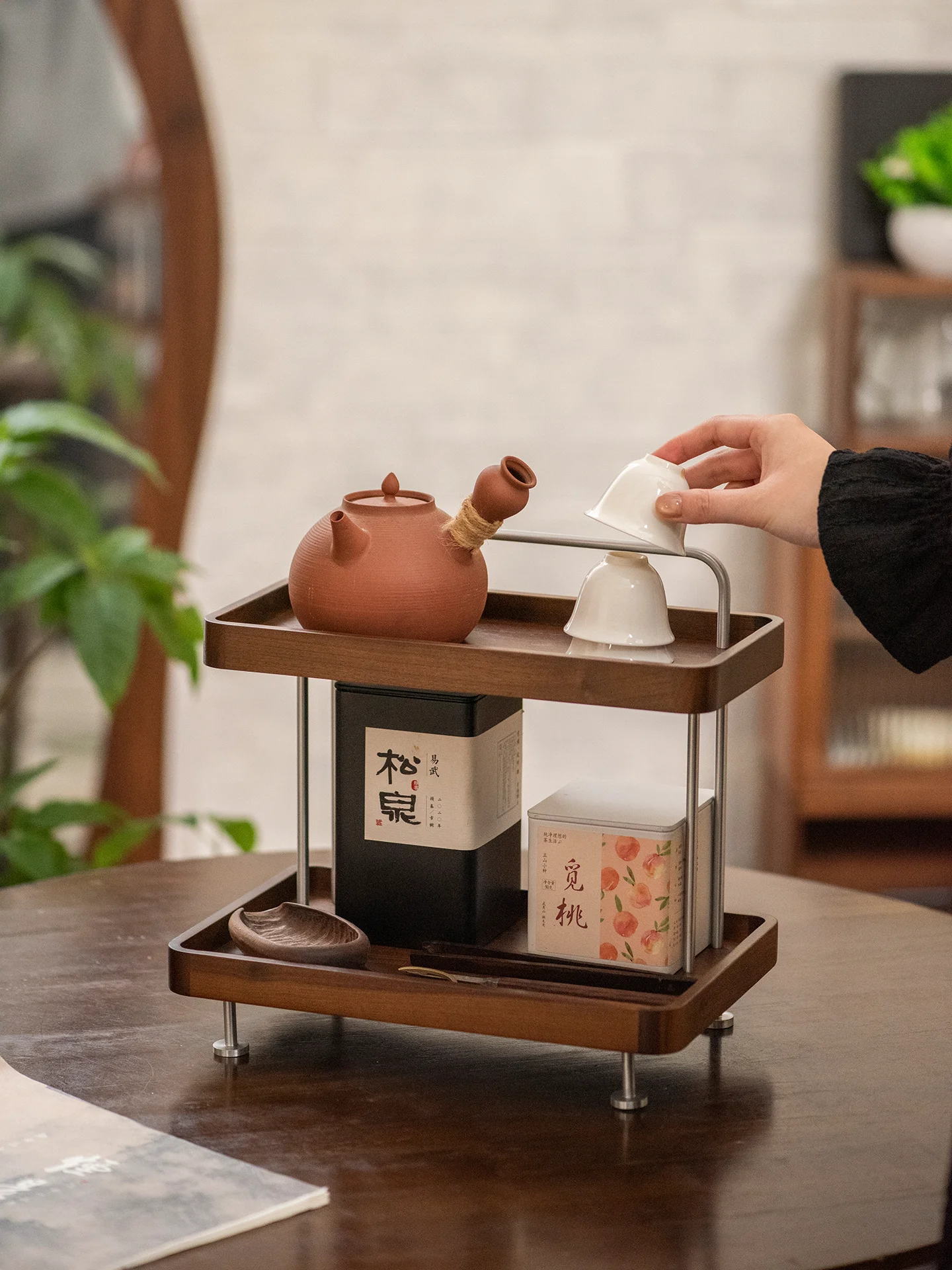 カゴテーブルをどう選ぶ？木製のシンプルさが、暮らしの中心になる理由