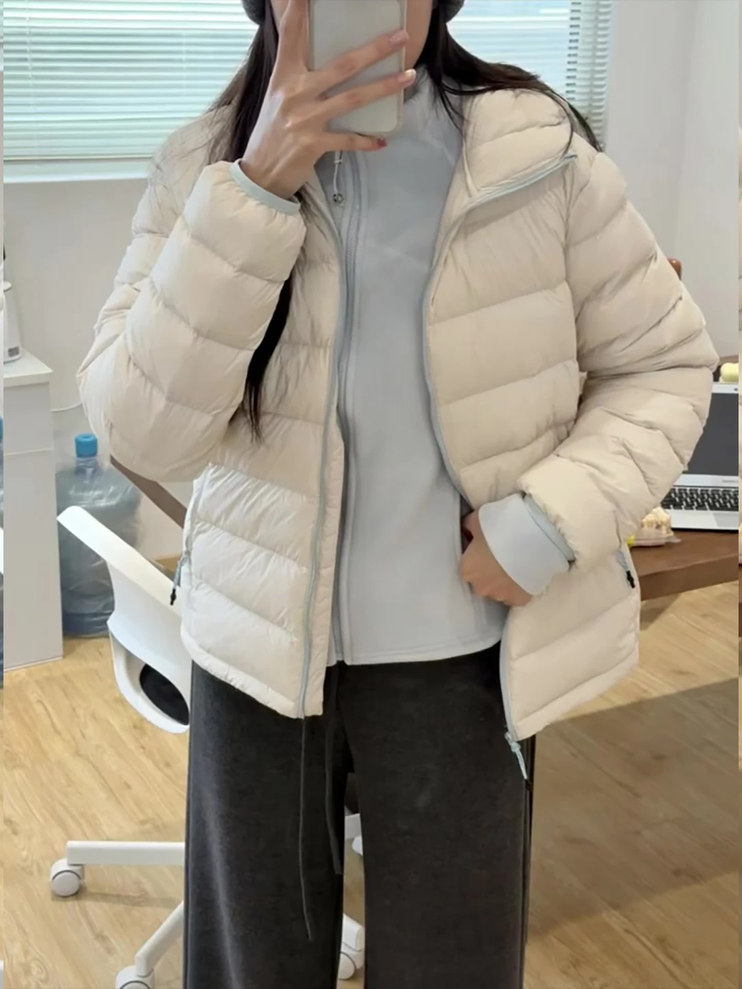 韓国風通勤用ゆったりフード付き中綿ジャケット：冬のオフィスカジュアルで保温性とファッションバランスを実現