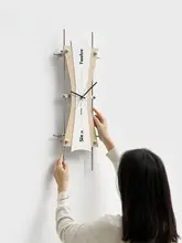 シンプルデザインの壁掛け時計【おしゃれなクリエイティブデザイン・リビング用・高級感】
