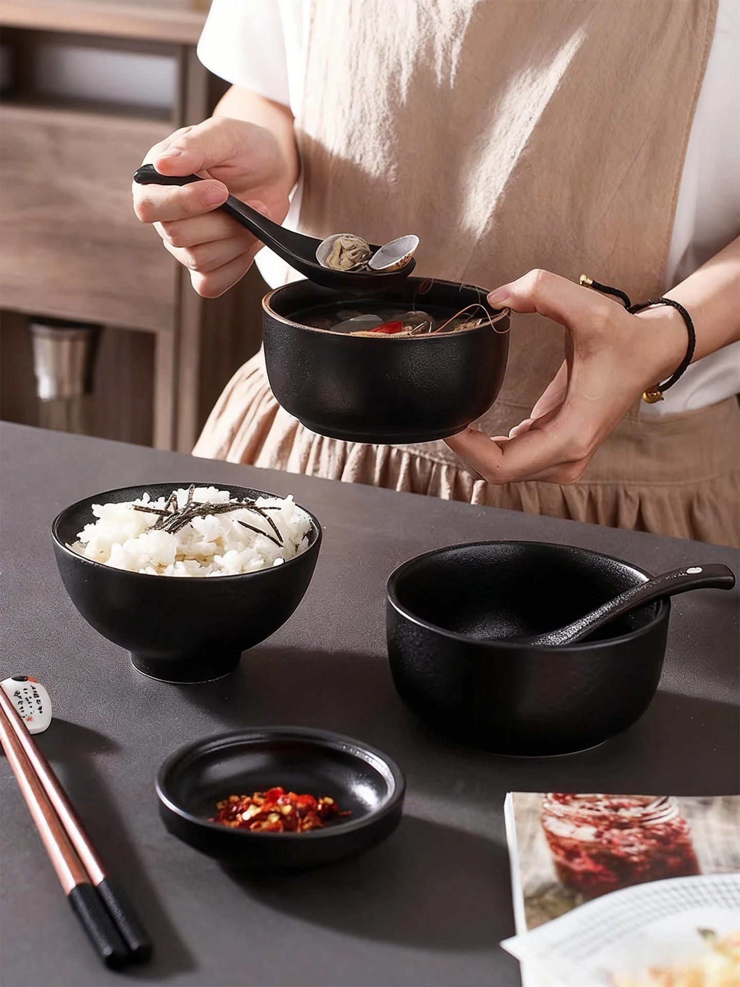 おうち時間を豊かにするおすすめアイテム | ホワイトウッドシェルフで心の余白を創出