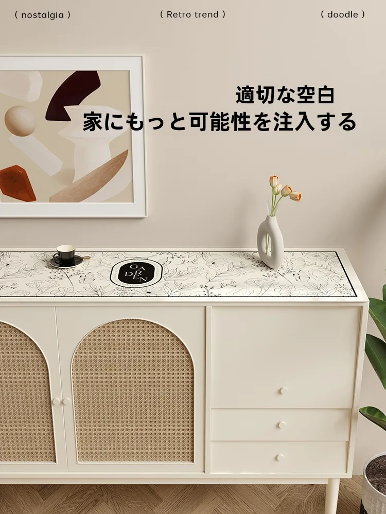 サイドアップボックス&テーブルの機能と実用性：レザー製テーブルマットの詳細解説