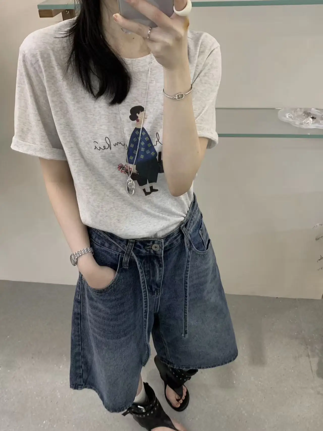 東京秋葉原アニメで出会った、通勤にぴったりなTシャツはどれ？
