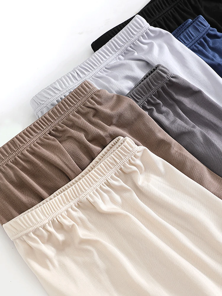 シルク素材のメンズパンツ：透過性と抗菌機能が特徴の夏用ボクサータイプ
