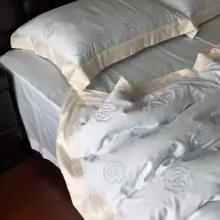 高級刺繍入りツバキ柄のベッドカバー【長綿・シングルサイズ・四点セット】（セットアップ対応）