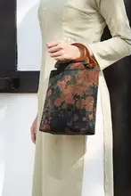 手作りのシルクトートバッグ【木製ハンドル・レトロデザイン・着物スタイル】