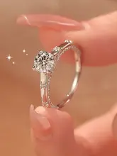 洗練されたデザインの925純銀リング【高級感・エレガント・女性用・プロポーズ向き】