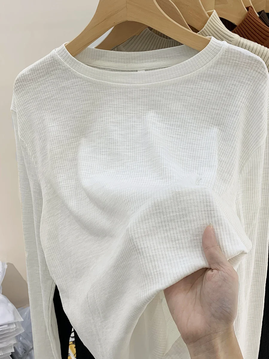 重ね着 ロンt おすすめ レディース：白色の長袖ニットTシャツの通勤風使い方と実用性解析