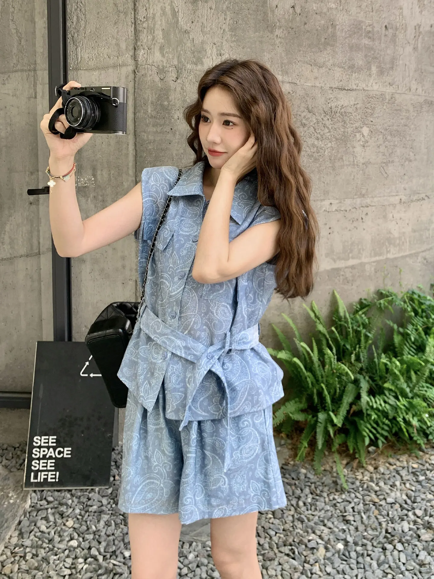 6月に着る服の選び方で迷うなら、この1つのセットアップが救う！