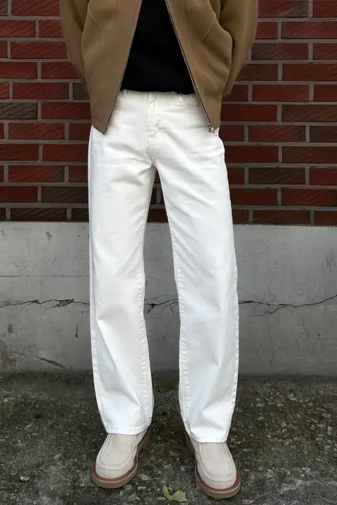 白いデニムパンツ【メンズ・春夏用・シルエット・ストレートレッグ】