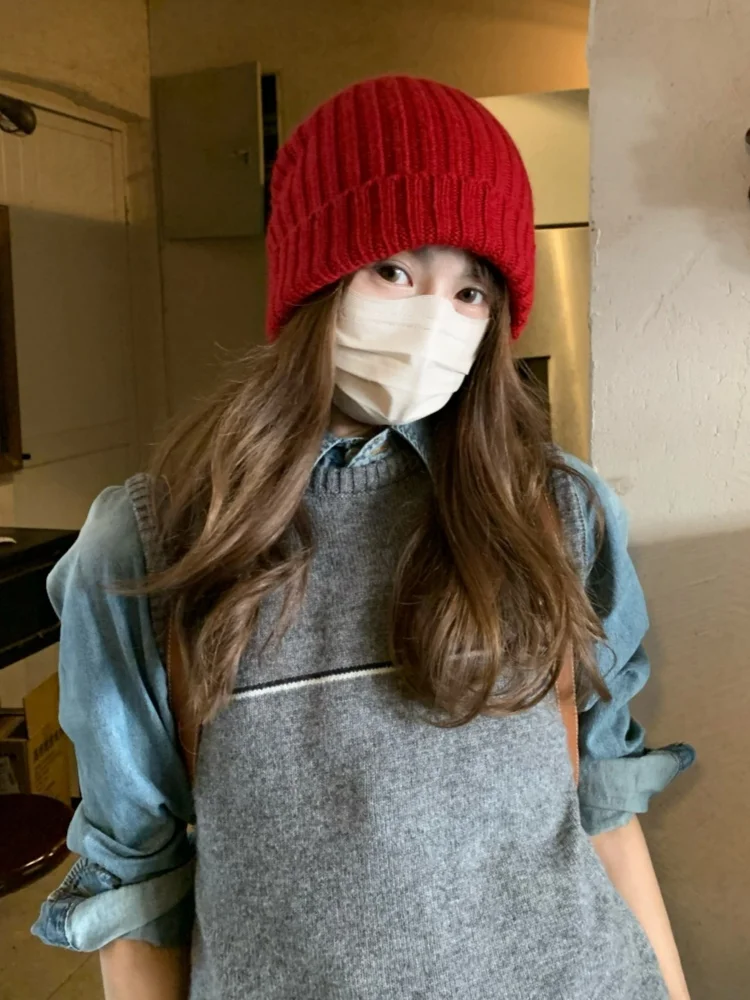 白いニット帽は冬に合うのか？鍵編みのデザインで春にも活躍する秘密とは？