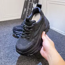 内蔵ヒールの厚底スニーカー【メッシュ・通気性・女性用・軽量・運動靴】
