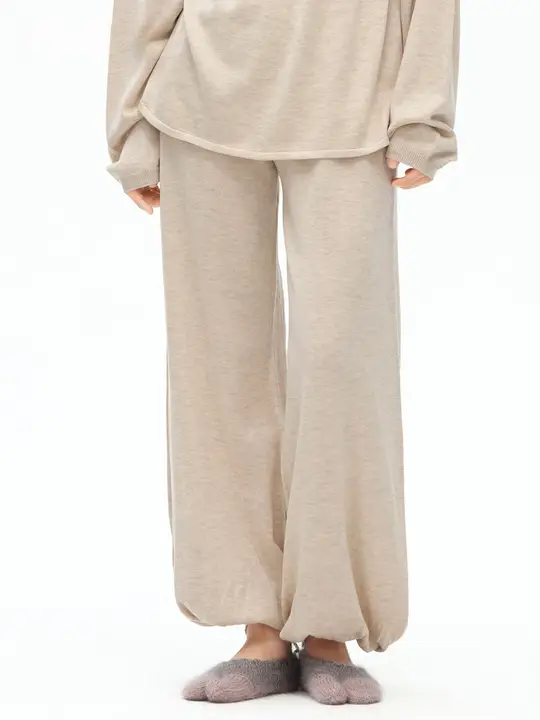 ウールニットカジュアルパンツ【スリムフィット・ウエストゴム・束脚デザイン】