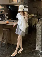 流行のフィット肩出しTシャツ【デザイン性あり・短袖・夏用】